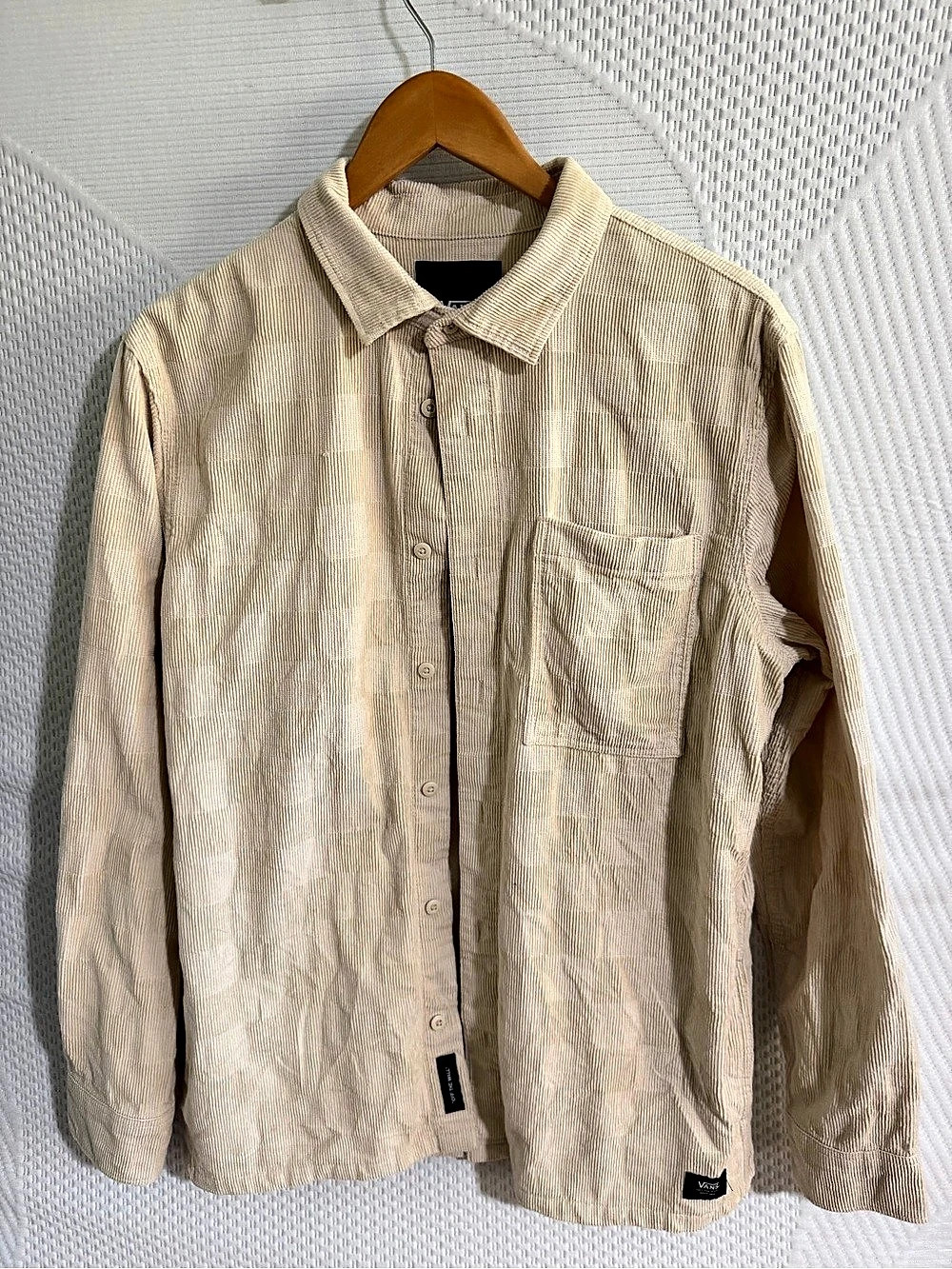 Vans Corduroy Button Down in Beige Size Medium